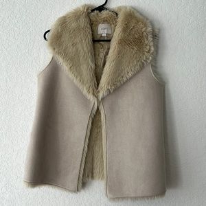 Womens XS Loft tan faux fur vest. Never worn